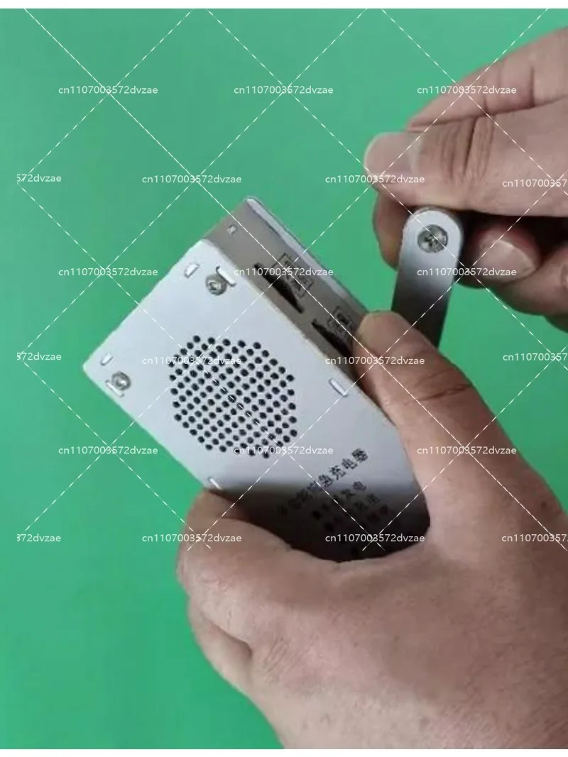 Survival Kit - Radio de Emergencia con Manivela y